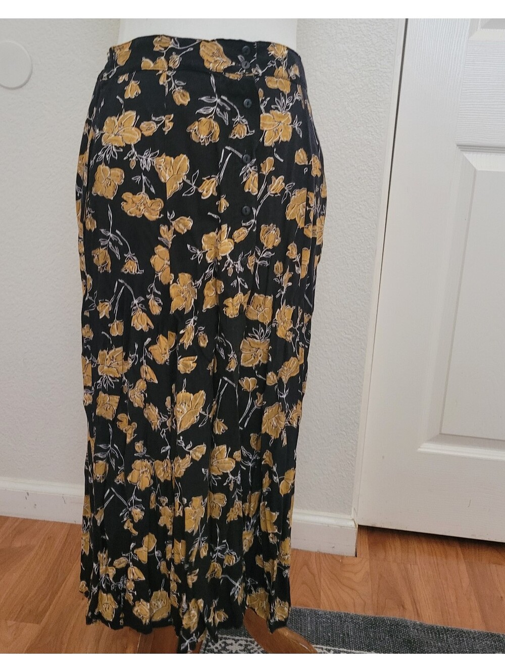 VNT Magic COLLECTION Black Maxi Skirt with Mustard Floral Print Size L